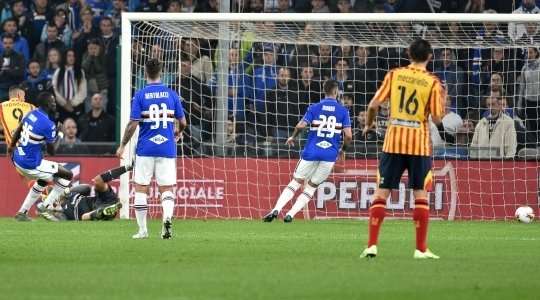 Gianluca Lapadula (Lecce) nhận một đường chuyền của đồng đội vào trong vòng cấm và ghi bàn bằng một cú sút chìm hoàn hảo vào phía trong cột dọc bên phải. Một pha xử lý gọn gàng!