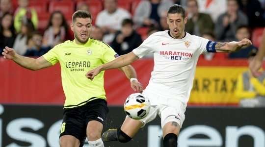Sergio Escudero Palomo (Sevilla) đón bóng bật ra trong vòng 16m50 và tung cú sút chìm rất căng vào giữa khung thành, nhưng nỗ lực của anh đã bị từ chối bởi một tình huống cản phá rất nhanh của thủ môn Jonathan Joubert.