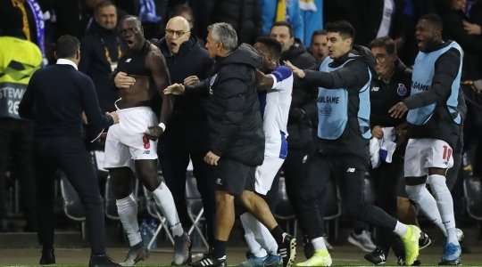 Vincent Aboubakar (FC Porto) ghi bàn từ quả phạt góc. Bóng được treo vào vòng cấm đến vị trí của Vincent Aboubakar (FC Porto) và anh tung một cú sút uy lực vào phía trong cột dọc bên trái, không cho thủ môn bất kì cơ hội nào.