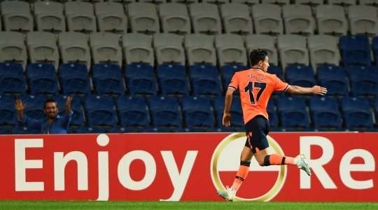 Một nỗ lực cá nhân đáng kinh ngạc của Irfan Kahveci (Basaksehir) kết thúc với một cú sút từ trong vòng cấm. Cầu thủ này đưa bóng đi hiểm hóc vào góc thấp bên phải và thay đổi tỉ số thành 1:0. Thủ môn Alexander Kofler đã không thể làm được gì.