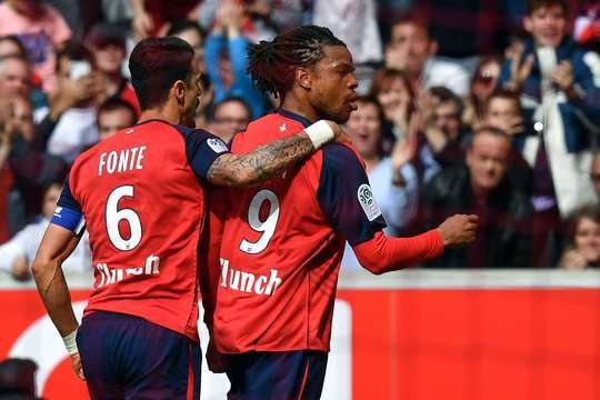 Jonathan Ikone treo một đường bóng đẹp mắt từ vị trí đá phạt vào cho Loic Remy (Lille) và cầu thủ này đã dứt điểm gọn gàng vào sát mép trong cột dọc bên phải, nâng tỉ số lên 1:0.