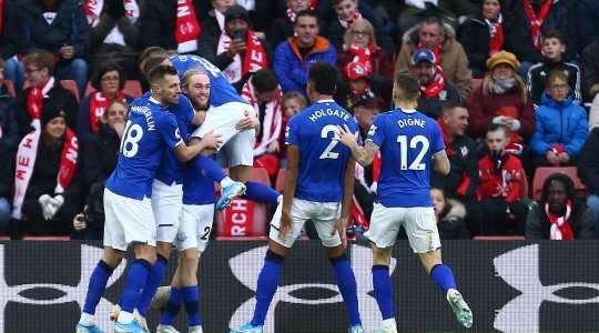 Tom Davies (Everton) đánh đầu vào sát mép dưới xà ngang sau một quả tạt tuyệt đẹp. Tình huống bật cao đánh đầu hoàn hảo của anh sẽ là một khoảnh khắc khó quên của trận đấu ngày hôm nay.