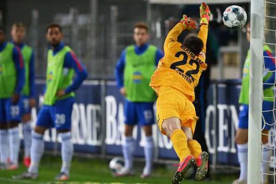 Là một chân sút phạt giàu kinh nghiệm, Vincenzo Grifo (Freiburg) thực hiện quả đá phạt ở một vị trí rất thuận lợi và một lần nữa anh đã thể hiện khả năng của mình. Cú sút thẳng của anh đưa bóng về phía góc trái, bóng đập cột dọc trước khi vào lưới.