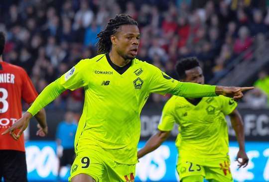 Vào - 1:1! Jonathan Ikone chuyền bóng như đặt cho Loic Remy (Lille), người có một cú sút từ cự ly gần vào góc thấp bên trái mành lưới, dễ dàng đánh bại thủ môn.