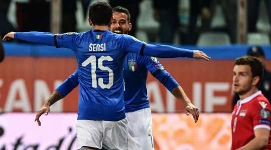 Bóng đã nằm gọn trong lưới! Leonardo Spinazzola thực hiện một quả tạt xuất sắc vào vòng cấm. Stefano Sensi (Ý) đón bóng ở gần chấm phạt đền và tung một cú đánh đầu uy lực vào góc cao bên trái, đánh bại thủ môn Benjamin Buchel. Một bàn thắng thể hiện sự nhạy bén cũng như khả năng dứt điểm xuất sắc. Tỉ số là 1:0.