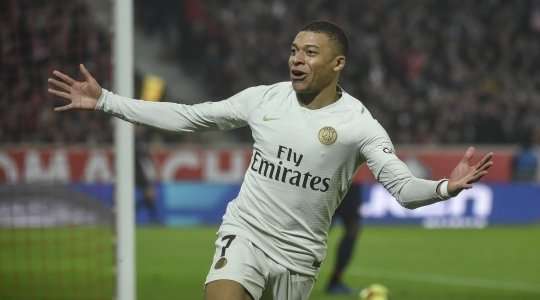 Kylian Mbappe (Paris SG) có một bàn thắng bị từ chối vì lỗi việt vị!