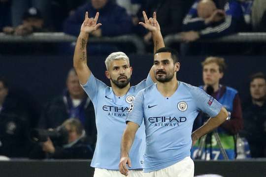 Vào! Sergio Aguero (Manchester City) sút bóng thành bàn từ cự li rất gần sau khi đón một đường chuyền. Kiến tạo bởi David Silva. Tỉ số là 0:1.