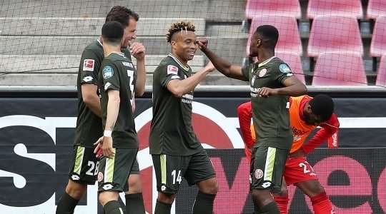 Một nỗ lực cá nhân đáng kinh ngạc của Pierre Kunde Malong (Mainz) kết thúc với một cú sút từ trong vòng cấm. Cầu thủ này đưa bóng đi hiểm hóc vào góc thấp bên phải và thay đổi tỉ số thành 2:2. Thủ môn Timo Horn đã không thể làm được gì.