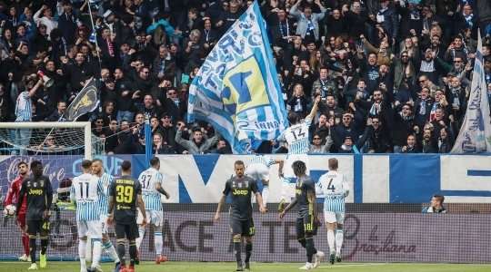 Quả phạt góc được Joao Moutinho thực hiện đưa bóng đến một vị trí nguy hiểm trước cầu môn và kiến tạo cho Willy Boly (Wolves), người đã chiến thắng trong pha không chiến để đánh đầu đưa bóng vào lưới. Tỉ số là 1:1.