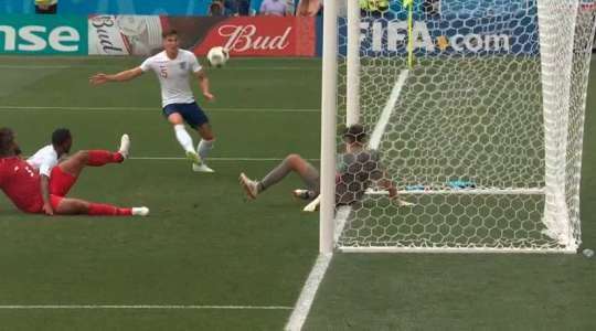 John Stones (Anh) đón bóng bật ra trong vòng 5m50 và đánh đầu. Pha dứt điểm của anh đã đi thẳng vào nóc lưới, và vì vậy, tỉ số đã được nâng lên 4:0.
