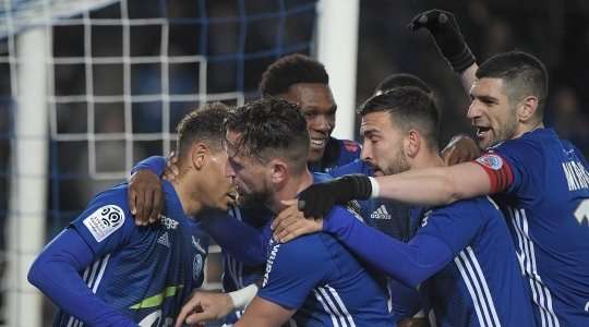Bóng đã đi vào lưới! Kenny Lala thực hiện một đường chọc khe chuẩn xác cho Anthony Goncalves (Strasbourg) và cầu thủ này bứt tốc vào vòng cấm để tung một cú sút tuyệt đẹp vào góc cao bên trái khung thành. Tỉ số đã được thay đổi thành 3:0.