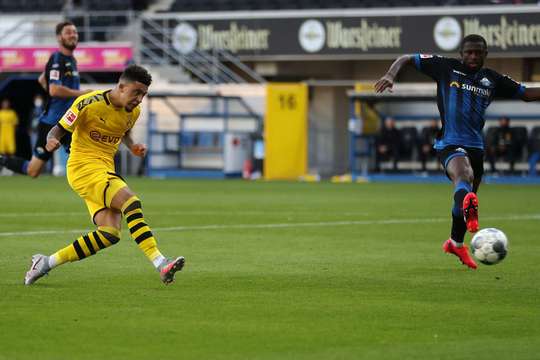 Một nỗ lực cá nhân đáng kinh ngạc của Jadon Sancho (Dortmund) kết thúc với một cú sút từ trong vòng cấm. Cầu thủ này đưa bóng đi hiểm hóc vào góc thấp bên phải và thay đổi tỉ số thành 1:6. Thủ môn Leopold Zingerle đã không thể làm được gì.