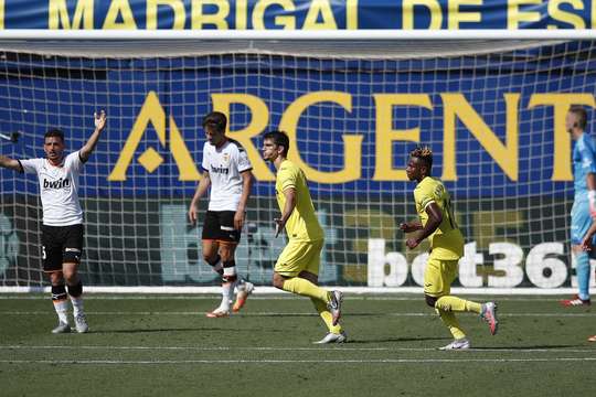 Vào! Tình huống phối hợp nhịp nhàng ở ngoài rìa vòng cấm với Santi Cazorla mở ra cho Gerard Moreno (Villarreal) một cơ hội ghi bàn mười mươi. Anh không làm đồng đội thất vọng khi đánh bại thủ môn đối phương với một cú sút đi thẳng vào góc phải khung thành. Tỉ số là 2:0.