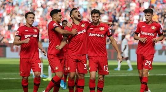 Bóng bật ra và đến chân của Kevin Volland (Bayer Leverkusen) ở ngay bên ngoài vòng cấm. Anh không hề do dự và tung một cú sút tuyệt vời vào góc phải phía dưới. Pha dứt điểm đi ra ngoài tầm với của thủ thành Rafal Gikiewicz và tỉ số đã được thay đổi thành 1:0.