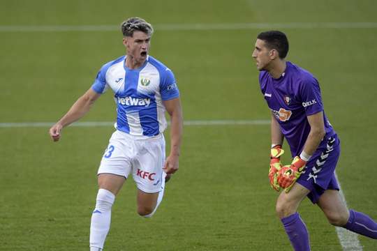 Một màn trình diễn kĩ thuật đặc sắc của Javier Aviles (Leganes). Anh ấy nhận đường chuyền của đồng đội và tung một cú sút sấm sét không thể cản phá vào góc trái khung thành, khiến thủ môn chỉ biết đứng nhìn.