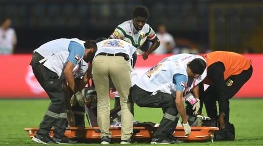 Mohamed Magassouba quyết định làm mới lối chơi của đội mình. Nó dẫn đến việc thay người ngay bây giờ. Adama Traore đang rời sân và Moussa Marega (Mali) vào sân.