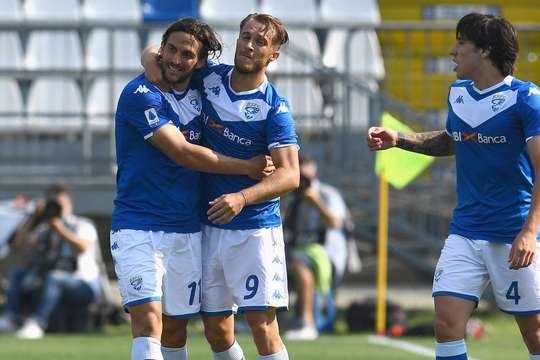 Vào! Alfredo Donnarumma (Brescia) thể hiện sự nhạy bén của mình trong vòng cấm khi anh ấy đón một đường chuyền thông minh từ đồng đội và tung cú sút một chạm vào góc trái phía dưới. Stefano Sabelli là người đã kiến tạo bàn thắng. Tỉ số là 1:0.