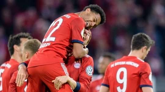 Serge Gnabry (Bayern Munich) nhận một đường chuyền của đồng đội vào trong vòng cấm và ghi bàn bằng một cú sút chìm hoàn hảo vào phía trong cột dọc bên phải. Một pha xử lý gọn gàng!