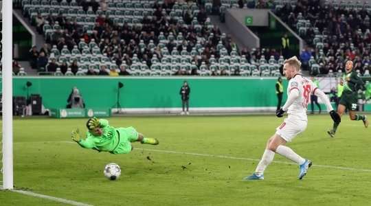 Một tình huống dốc bóng và chuyền rất đẹp của Timo Werner giúp Emil Forsberg (RB Leipzig) đối diện với khung thành bỏ trống và ghi bàn thắng có lẽ là đơn giản nhất trong sự nghiệp của mình. Tỉ số là 0:3.