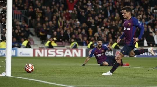 Vào! Luis Suarez tung một đường chuyền tốt vào vòng cấm và bóng tìm đến Philippe Coutinho (Barcelona). Cầu thủ này không bỏ lỡ vận may của mình và dễ dàng sút bóng từ cự ly gần vào lưới. 2:0.