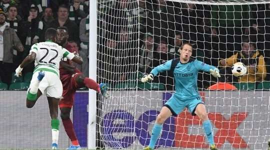 Boli Bolingoli-Mbombo treo một quả tạt bổng đẹp mắt vào vòng cấm, nơi Odsonne Edouard (Celtic) bật cao đánh đầu về phía bên phải khung thành, đánh bại thủ môn. 1:0.