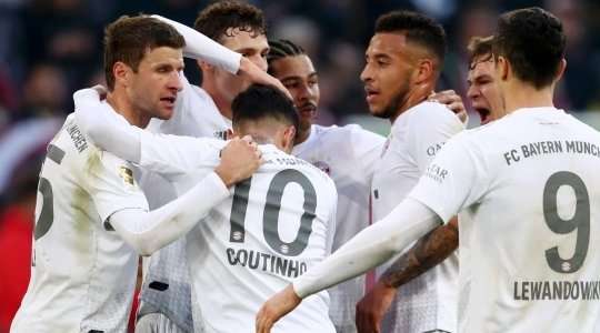 Vào! Thomas Muller dọn cỗ cho Serge Gnabry (Bayern Munich), người ghi bàn với một pha dứt điểm cự li gần đơn giản. Tỉ số là 0:3.