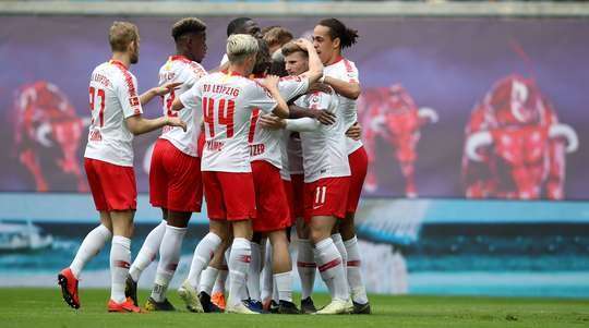 Vào - 1:0! Yussuf Poulsen kiến tạo cho Timo Werner (RB Leipzig) trong vòng cấm và anh ấy đưa bóng vào góc trái phía dưới và qua Alexander Schwolow.