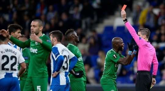 Jacek Goralski (Ludogorets) bị phạt thẻ vàng và bị trọng tài Francois Letexier đuổi khỏi sân, vì đó đã là thẻ vàng thứ hai.