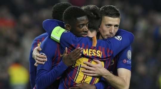 Vào! Ousmane Dembele (Barcelona) nhận một đường chuyền ngắn rất vừa tầm từ Lionel Messi ở một vị trí bên trong vòng cấm, anh lách người và tung một cú sút không thể cản phá vào góc thấp bên trái khung thành. Tỉ số là 5:1.