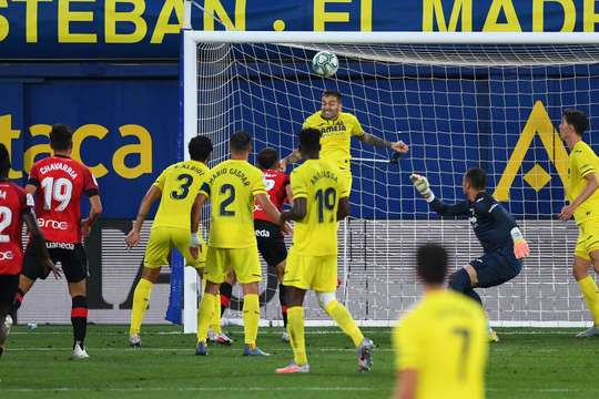 Cucho (Mallorca) đánh đầu về phía khung thành ở cự li gần sau một tình huống bóng bật ra, nhưng nỗ lực của anh đã bị cản phá ngay trên vạch vôi. Một tình huống thót tim cho các cổ động viên đối phương.