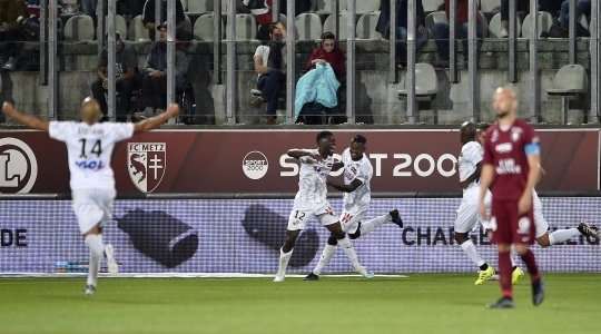 Vào! Bakaye Dibassy (Amiens SC) ghi bàn sau một pha kiến tạo bởi Sehrou Guirassy cho phép anh ấy đưa bóng vào lưới trống. Tỉ số là 0:2.