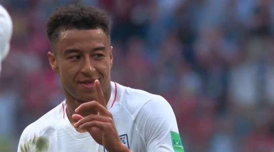 Jesse Lingard (Anh) kiểm soát bóng tại rìa vòng cấm sau một đường chuyền tầm thấp rất tốt của Raheem Sterling. Anh ấy tạo khoảng trống cho mình và tung một cú sút tuyệt vời đi thẳng vào góc cao bên phải khung thành, bóng đập cột dọc vào lưới. Tỉ số là 3:0!