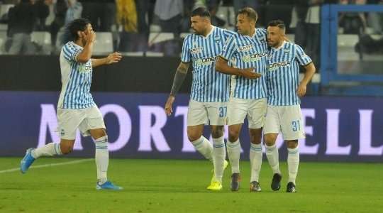Một pha dứt điểm xuất sắc! Federico Di Francesco (Spal) khống chế gọn gàng đường chuyền từ Federico Di Francesco tại rìa vòng cấm, sau đó, anh tung một cú sút chuẩn xác vào góc thấp bên trái. Tỉ số là 1:1.