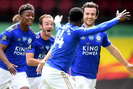 Benjamin Chilwell (Leicester) có một tình huống chạy chỗ tốt để nhận bóng trước khi tung một cú sút căng từ cư ly trung bình, đưa bóng đi sượt mép trong cột dọc bên phải vào lưới trong sự ngỡ ngàng của thủ môn.