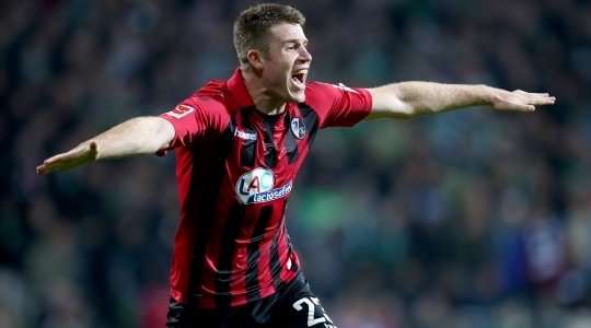 Một quả đá phạt được thực hiện hoàn hảo! Christian Gunter tạt bóng vào và Nils Petersen (Freiburg) bật cao dứt điểm tại rìa vòng 5m50. Cú đánh đầu cận thành của cầu thủ này đi vào góc cao bên trái cầu môn, và tỉ số đã được thay đổi – 2:2.