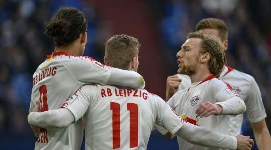 Vào! Timo Werner (RB Leipzig) sút bóng bật ra đi chìm vào chính giữa khung thành sau khi bóng đến chỗ anh ấy trong vòng cấm. Tỉ số là 0:1.