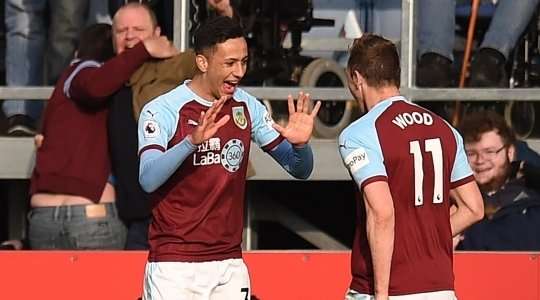 Một bàn thắng đồng đội tuyệt vời! Dwight McNeil (Burnley) được giải thoát trong vòng cấm bởi James Tarkowski và không mắc một sai lầm nào với một pha dứt điểm tốt vào bên phải mành lưới. 2:0.