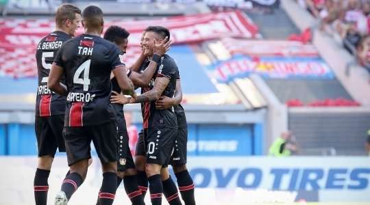 Kerem Demirbay treo một đường bóng đẹp mắt từ vị trí đá phạt vào cho Aranguiz (Bayer Leverkusen) và cầu thủ này đã dứt điểm rất mạnh vào góc cao bên phải, nâng tỉ số lên 0:2.
