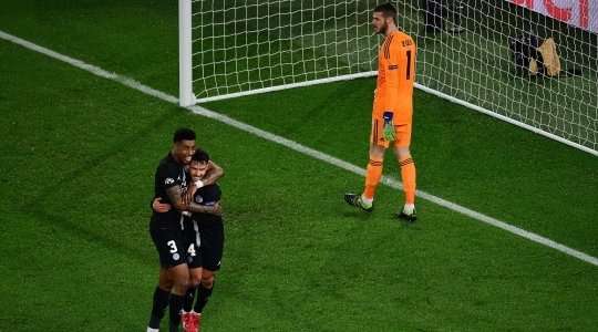 Nó đã đi vào lưới! Kylian Mbappe tung một đường chuyền đến Juan Bernat (Paris SG), và anh ấy dễ dàng đưa bóng vào lưới trống. Tỉ số là 1:1.