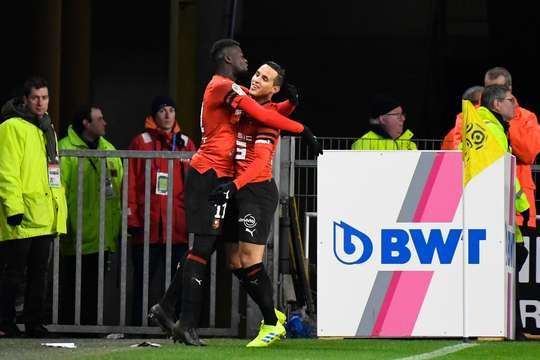 Vào! M'Baye Niang dọn cỗ cho Mehdi Zeffane (Rennes), người ghi bàn với một pha dứt điểm cự li gần đơn giản. Tỉ số là 1:0.