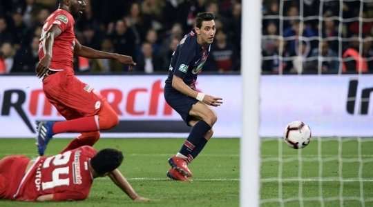 Vào! Angel Di Maria (Paris SG) đã có mặt đúng lúc đúng chỗ để lấy bóng bật ra trong vòng cấm, và anh ấy sút bóng đi chìm vào phía trong cột dọc bên phải. Tỉ số là 2:0.