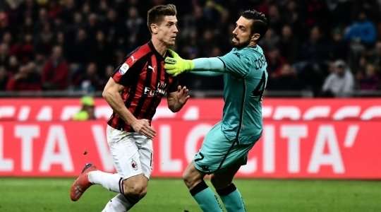 Thẻ đỏ! Andrea Consigli (Sassuolo) đã phải nhận quyết định rời sân từ trọng tài Paolo Valeri sau khi xem xét lại tình huống qua hệ thống VAR.