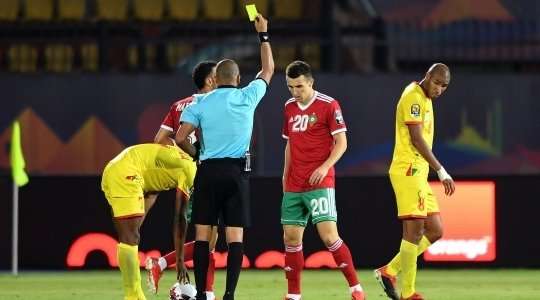 Một chiếc thẻ vàng xứng đáng. Cú tắc bóng của Oussama Idrissi (Ma Rốc) là khá thô bạo và trọng tài Helder De Carvalho đã không do dự rút ra một chiếc thẻ vàng cho anh ấy.