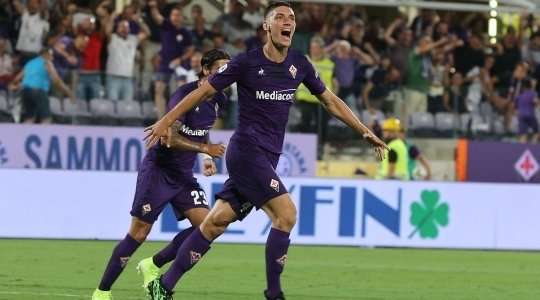 VÀO! Bóng được treo vào từ quả phạt góc và Nikola Milenkovic (Fiorentina) chạy chỗ rất tốt để tung một cú đánh đầu thẳng vào góc thấp bên phải. Tỉ số của trận đấu đã được nâng lên: 2:2.