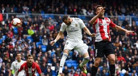 Vào! Một đường lob bóng của Marco Asensio mở ra cơ hội cho Karim Benzema (Real Madrid) và anh dễ dàng đánh bại thủ môn bằng một có đánh đầu cận thành về phía bên phải cầu môn. Tỉ số là 1:0.