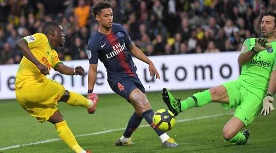 Một nỗ lực cá nhân tốt của Waris Majeed (Nantes). Anh ấy một mình dẫn bóng vượt qua mọi sự truy cản để đối mặt với thủ môn trước khi tung một cú sút chìm vào góc thấp bên phải, nhưng thủ môn Gianluigi Buffon đã đọc tình huống tốt và có một pha cản phá chính xác để đẩy bóng ra ngoài.