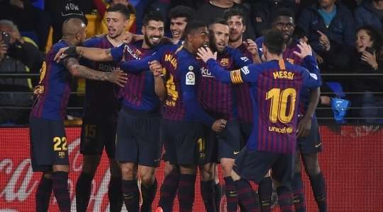Vào! Luis Suarez (Barcelona) thể hiện nền tảng kỹ thuật tuyệt vời của mình với một cú sút một chạm từ ngay bên ngoài vòng cấm, bóng đi vào góc thấp bên phải khung thành. Tỉ số là 4:4.
