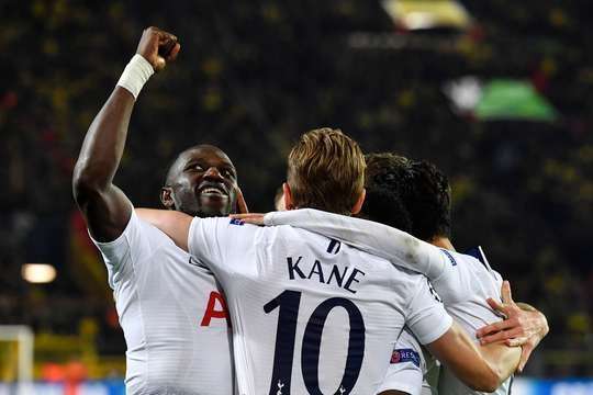Vào! Tình huống phối hợp nhịp nhàng ở ngoài rìa vòng cấm với Moussa Sissoko mở ra cho Harry Kane (Tottenham) một cơ hội ghi bàn mười mươi. Anh không làm đồng đội thất vọng khi đánh bại thủ môn đối phương với một cú sút đi thẳng vào góc phải khung thành. Tỉ số là 0:1.