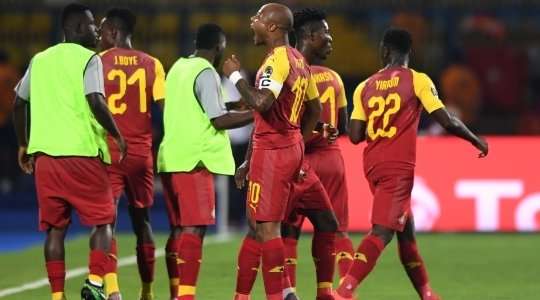 Vào! Andre Ayew (Ghana) chớp cơ hội sau một tình huống bóng bật ra trong vòng cấm và đánh bại thủ môn với một cú sút vào góc thấp bên phải. Tỉ số đã được nâng lên: 1:1.