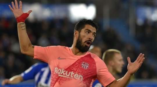 Luis Suarez (Barcelona) nỗ lực gom bóng từ một đường chuyền thiếu chính xác ở bên trong vòng cấm trước khi tung một cú sút rất nguy hiểm về phía góc thấp bên trái khung thành. Dù vậy, thủ môn Fernando Pacheco đã phán đoán được tình huống và đổ người cứu thua xuất sắc.